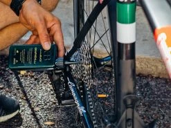 Absolute Black AbsoluteBLACK Lubrifiant Chaîne GRAPHENlube - 140ml Toutes Conditions -Pas Cher Vtt Magasin absoluteblack lubrifiant chaine graphenlube 140ml toutes conditions 3