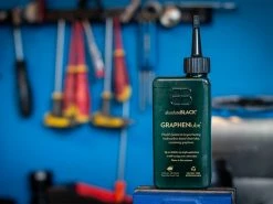 Absolute Black AbsoluteBLACK Lubrifiant Chaîne GRAPHENlube - 140ml Toutes Conditions -Pas Cher Vtt Magasin absoluteblack lubrifiant chaine graphenlube 140ml toutes conditions 4