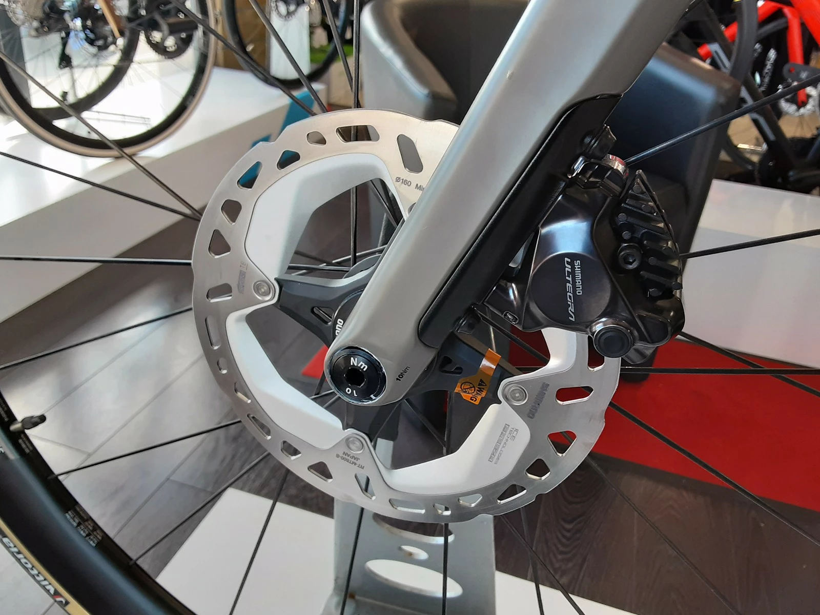 BMC Roadmachine 01 Three Ultegra Di2 Disc 12v Vélo De Course 2022 5 BMC Roadmachine 01 Three Ultegra Di2 Disc 12v Vélo De Course 2022 – Image 5