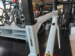 BMC Roadmachine One Ultegra Di2 Disc 12v Vélo De Route 2022 13 BMC Roadmachine One Ultegra Di2 Disc 12v Vélo De Route 2022 -Pas Cher Vtt Magasin bmc roadmachine one ultegra di2 disc 12v velo de route 2022 2