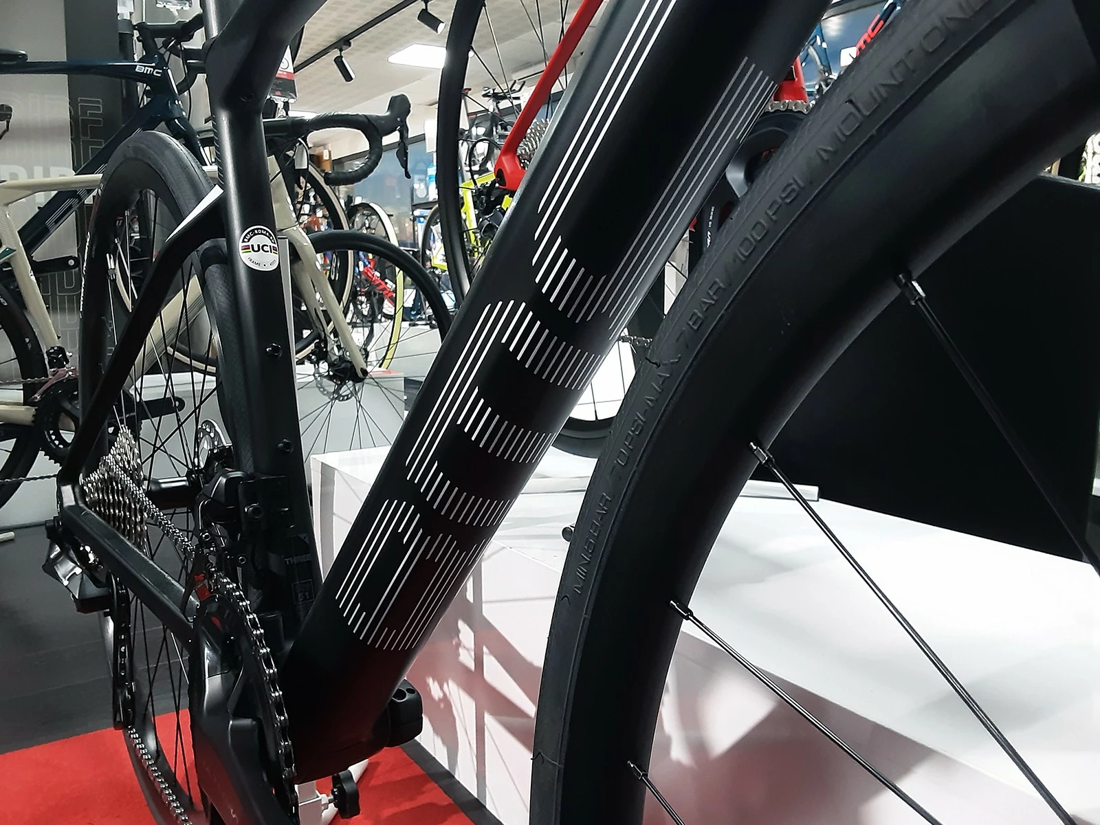 BMC Roadmachine Three Ultegra Di2 Disc 12v Vélo De Route 2022 5 BMC Roadmachine Three Ultegra Di2 Disc 12v Vélo De Route 2022 – Image 5