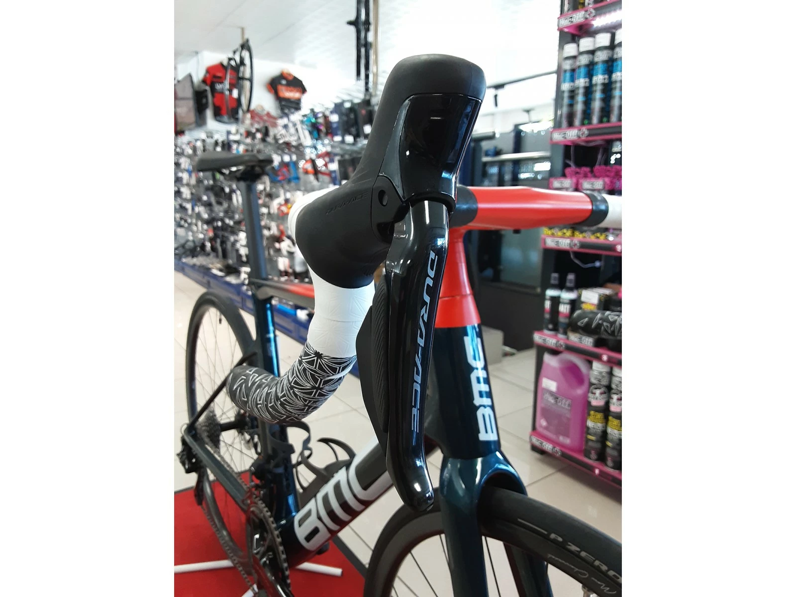 BMC Teammachine SLR01 One Dura-Ace Di2 Disc 12v Vélo De Course 2022 4 BMC Teammachine SLR01 One Dura-Ace Di2 Disc 12v Vélo De Course 2022 – Image 4