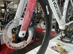 CANNONDALE SystemSix Hi-Mod Carbon Ultegra Di2 Replica Education First 2023 14 CANNONDALE SystemSix Hi-Mod Carbon Ultegra Di2 Replica Education First 2023 -Pas Cher Vtt Magasin cannondale systemsix hi mod carbon ultegra di2 replica education first 2023 6