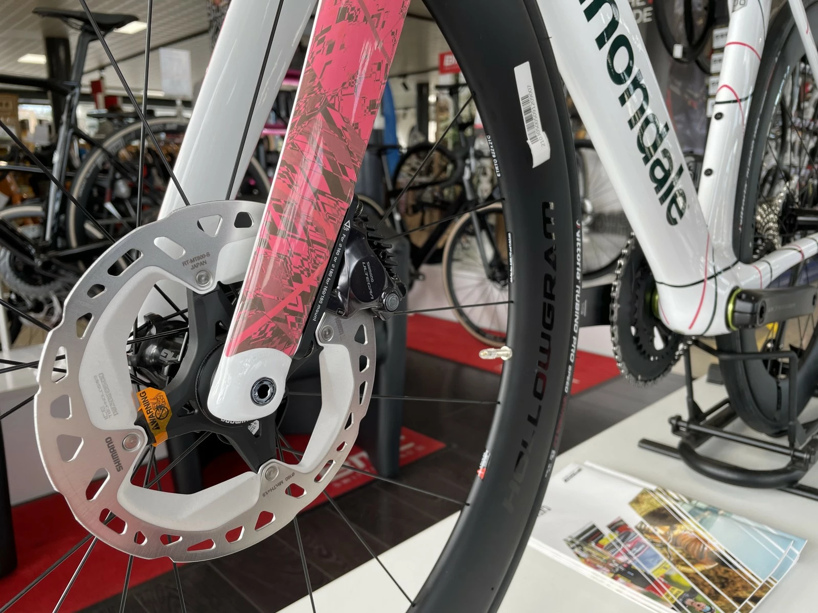 CANNONDALE SystemSix Hi-Mod Carbon Ultegra Di2 Replica Education First 2023 7 CANNONDALE SystemSix Hi-Mod Carbon Ultegra Di2 Replica Education First 2023 – Image 7