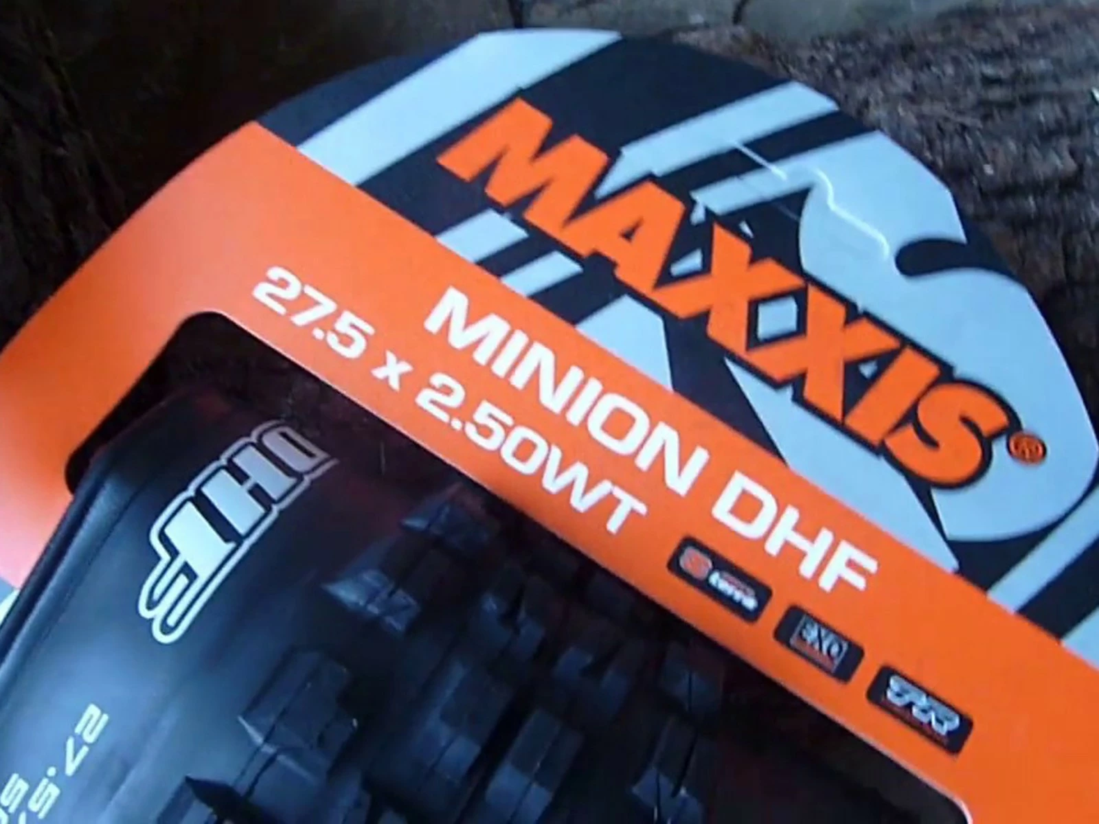MAXXIS Minion DHF Pneu Souple MaxxGrip Dual Exo WT TR - 27,5 X 2,5 Pouces 5 MAXXIS Minion DHF Pneu Souple MaxxGrip Dual Exo WT TR - 27,5 X 2,5 Pouces – Image 5