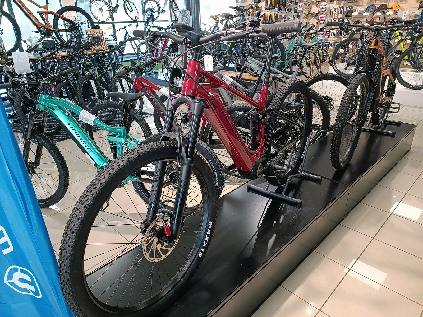 MONDRAKER Chaser 750 VTTAE Cherry Red-black 2022 2 MONDRAKER Chaser 750 VTTAE Cherry Red-black 2022 – Image 2