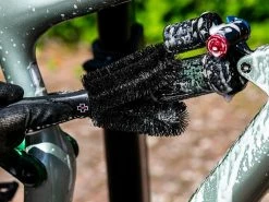 MUC-OFF Brusk Kit Premium 5 Brosses De Nettoyage Vélo -Pas Cher Vtt Magasin muc off brusk kit premium 5 brosses de nettoyage velo 8