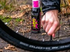 MUC-OFF B.A.M! Bombe De Réparation Crevaison - 125ml -Pas Cher Vtt Magasin muc off carbon gripper pate de montage carbone tube 75gr 8