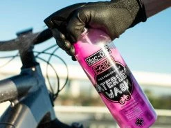 MUC-OFF EBike Waterless Wash Nettoyant à Sec Pour Vélo électrique - Spray 750ml -Pas Cher Vtt Magasin muc off ebike waterless wash nettoyant a sec pour velo electrique spray 750ml 3