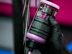 MUC-OFF Inner Tube Sealant Liquide Préventif - 300 Ml -Pas Cher Vtt Magasin muc off inner tube sealant liquide preventif 300 ml 9