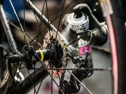 MUC-OFF MO-94 Dégrippant / Lubrifiant - Aérosol 750ml -Pas Cher Vtt Magasin muc off mo 94 degrippant lubrifiant aerosol 750ml 3