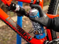 MUC-OFF Silicon Shine Lustrant Au Silicone - Aérosol 500ml -Pas Cher Vtt Magasin muc off silicon shine lustrant au silicone aerosol 500ml 5