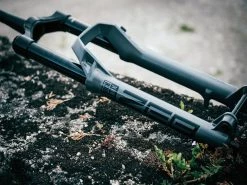 ROCKSHOX Fourche Zeb Ultimate 29'' Charger 3 RC2 DebonAir+ Déport 44mm 180mm 2023 -Pas Cher Vtt Magasin rockshox fourche zeb ultimate 29 charger 3 rc2 debonair deport 44mm 180mm 2023 4