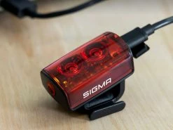 SIGMA Buster 80 RL éclairage Arrière USB / LED 7h D'autonomie -Pas Cher Vtt Magasin sigma buster 80 rl eclairage arriere usb led 7h d autonomie 7
