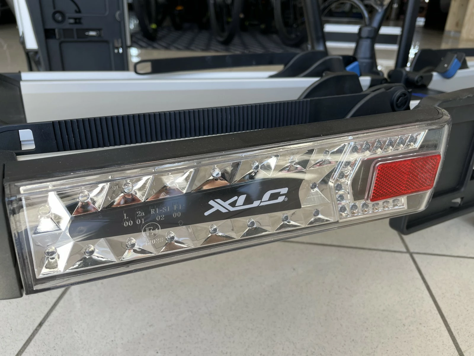 XLC Porte Vélos Azura XTRA LED VC-C05 4 XLC Porte Vélos Azura XTRA LED VC-C05 – Image 4