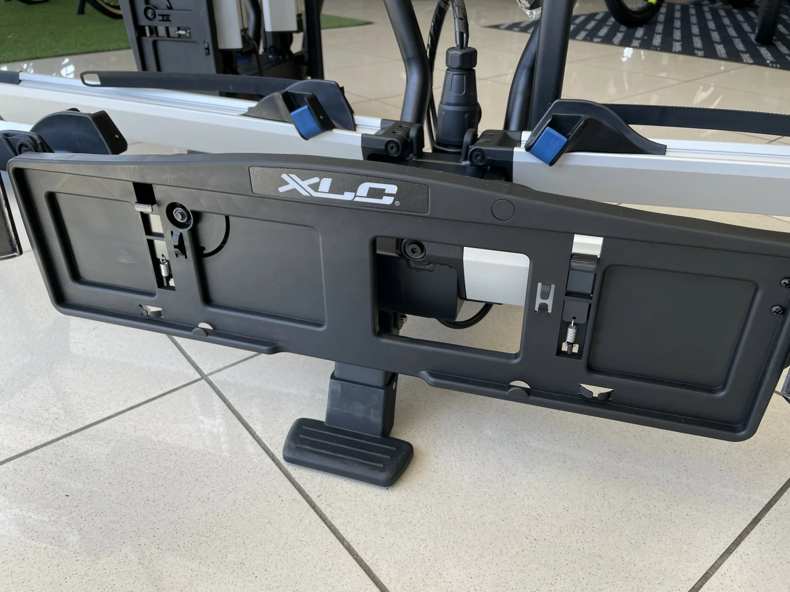 XLC Porte Vélos Azura XTRA LED VC-C05 5 XLC Porte Vélos Azura XTRA LED VC-C05 – Image 5